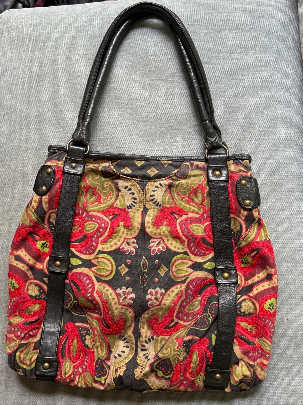 Jasper and Jeers Floral Paisley Patterned Womenโs Tote Bag in Black and Red